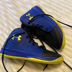 Under Armor Basketball shoes (little boys)